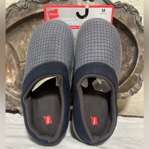 Hanes men’s memory foam slippers size M